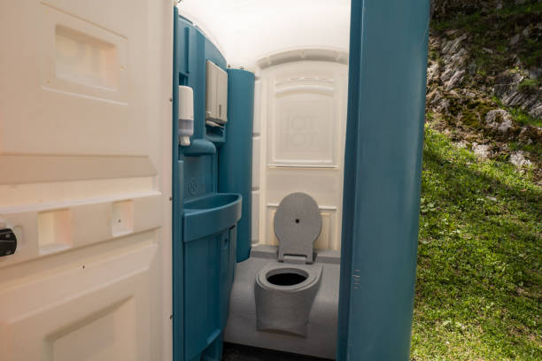Porta potty delivery and setup in Willowick, OH